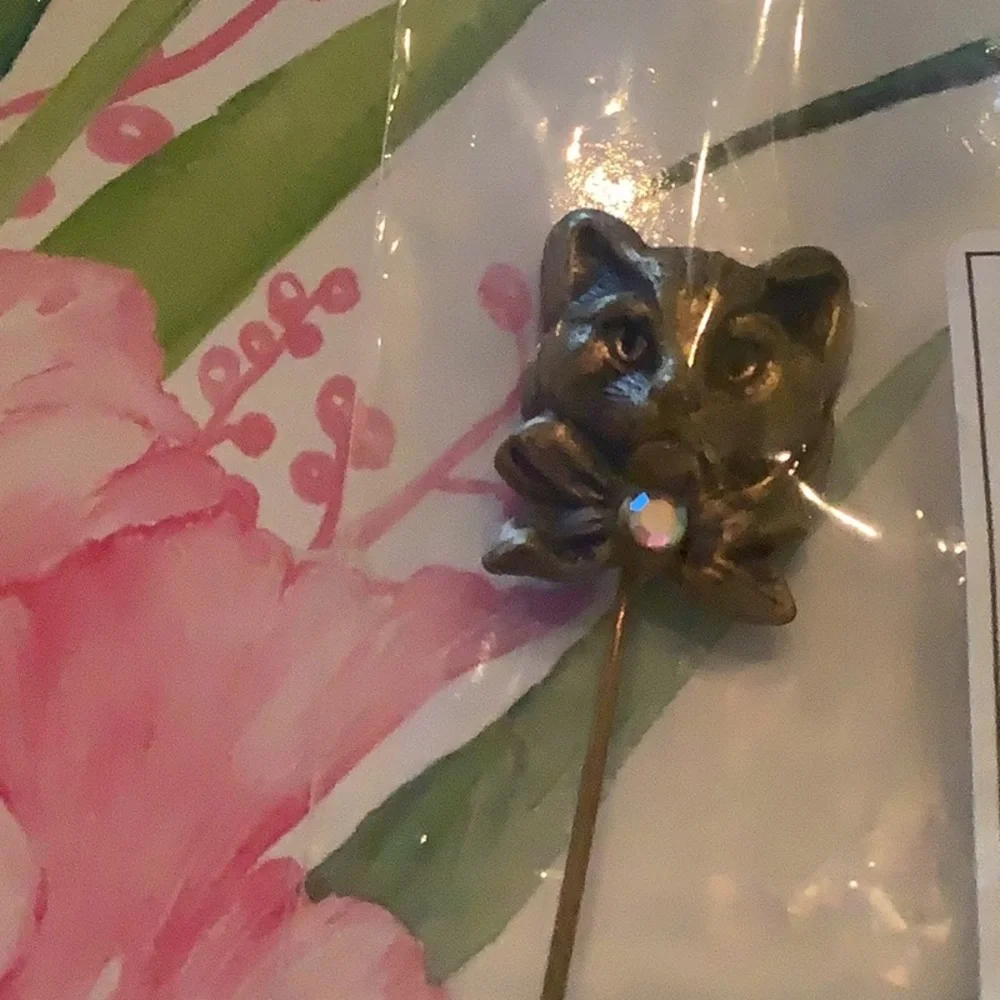 CAT Stick Pin with stone gold toned Vintage heart on bottom